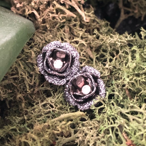Betsey Johnson Rose Bud Stud Earrings - Picture 1 of 5
